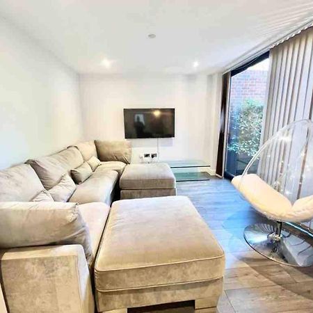 D & D Luxury Apartments Stanmore  Exterior photo